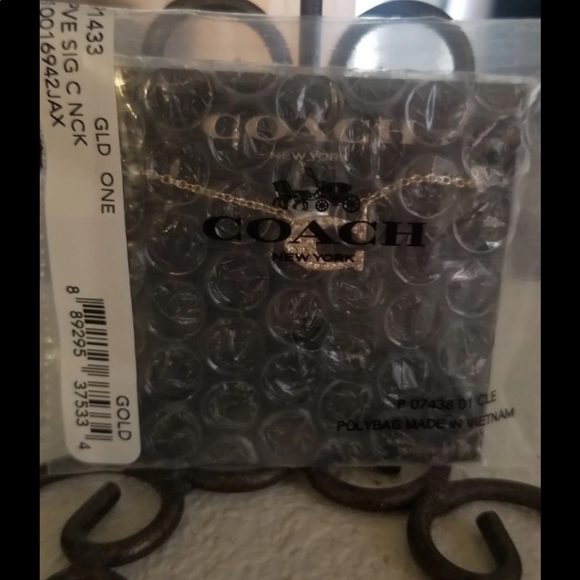 Coach Signature Necklace. - Picture 4 of 6